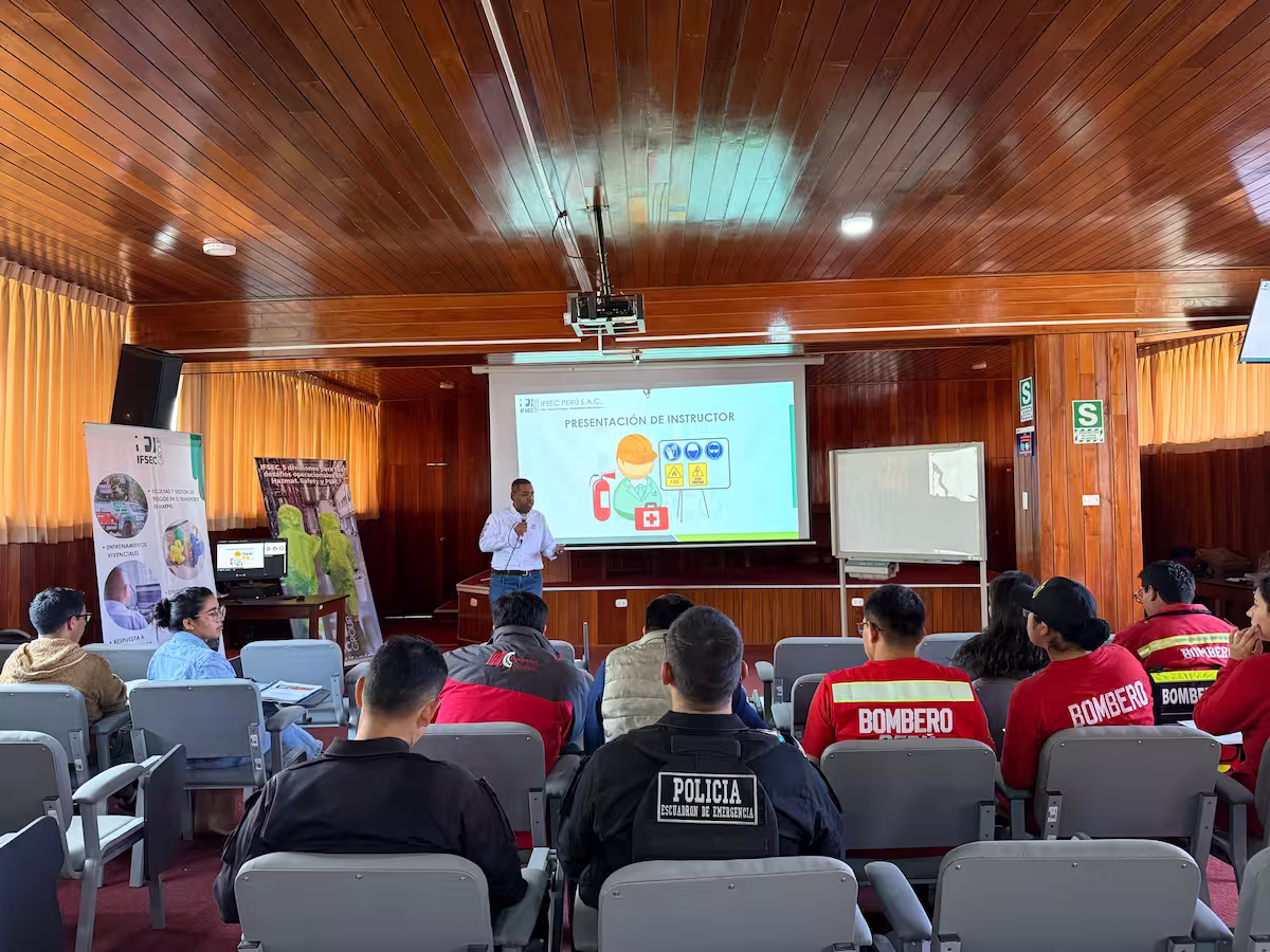 Desarrollo de estudios para la toma de decisiones frente a desafíos en operaciones involucradas con materiales peligrosos (auditorías, revisiones, evaluaciones y cálculos de riesgo).